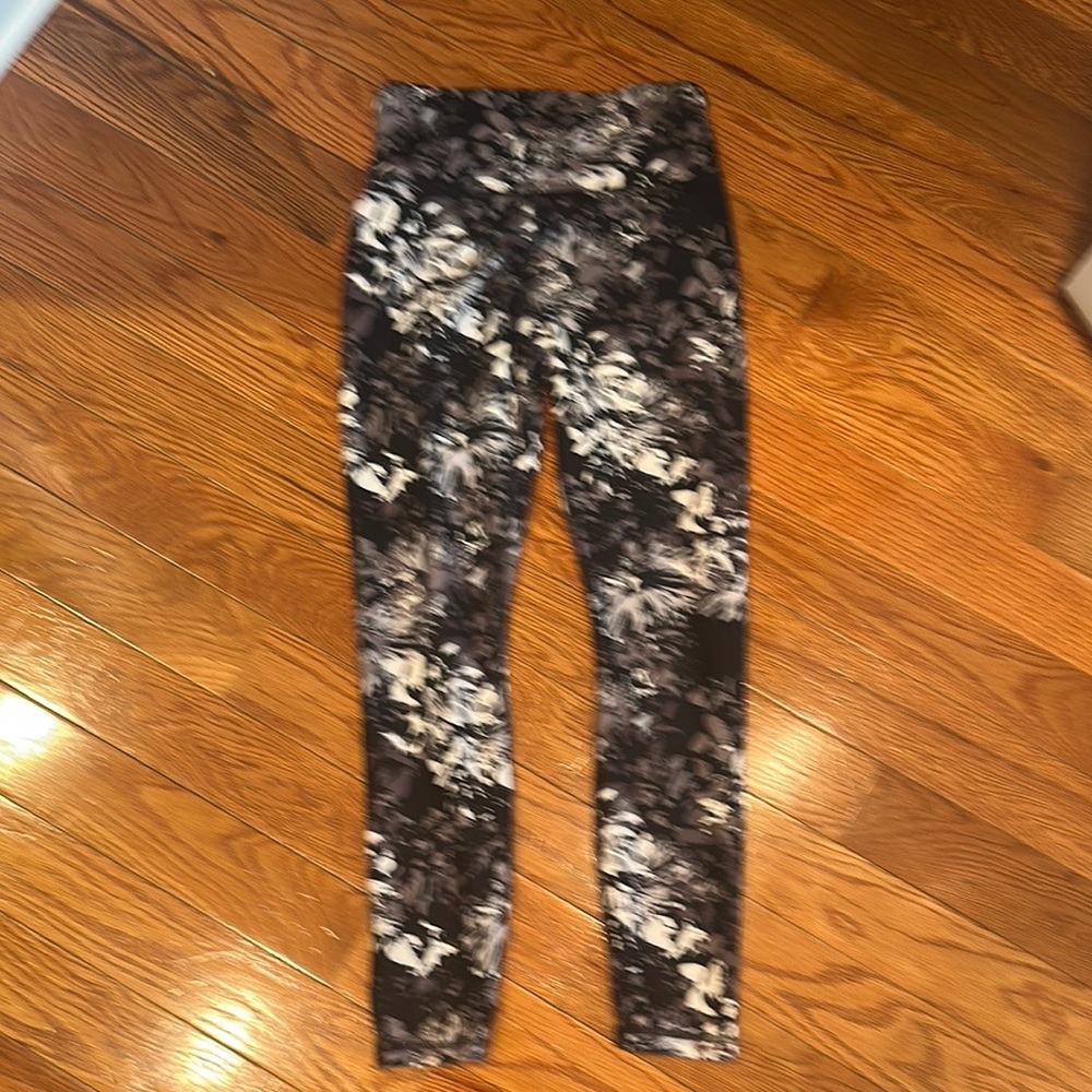 Balance Collection Monochrome Floral Leggings